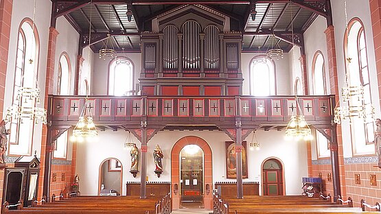 Die Orgel vom Altar aus gesehen (Breitbild 16:9)